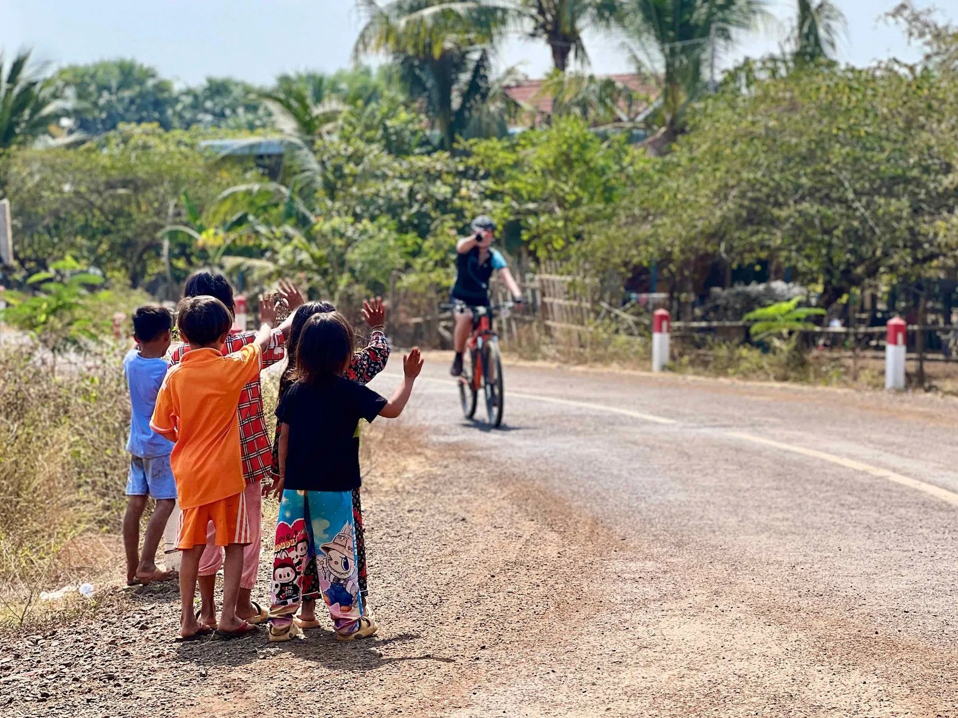 Smiling+Hand+Wave-1920w